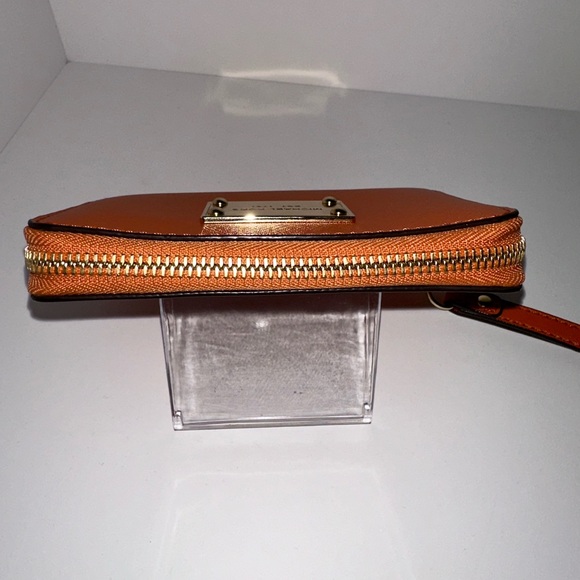 Michael Kors EUC Orange Saffiano Leather Jet Set Wallet with Wrist Strap - Picture 5 of 15